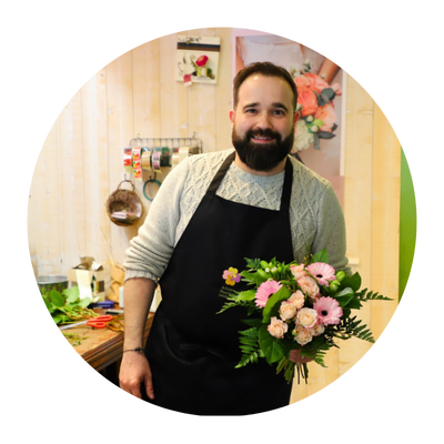 David, gérant et artisan fleuriste